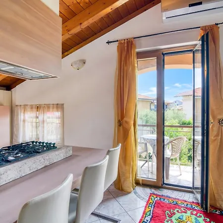 Casa Maddalena Private Beach, 2br Sleeps 4 - Happy *