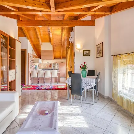 Casa Maddalena Private Beach, 2br Sleeps 4 - Happy * Cadrezzate